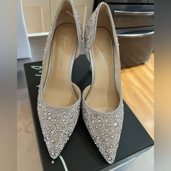 Blue by Betsey Johnson Women's Sb-hazil Pump Silver Satin size 9 - Picture 5 of 7